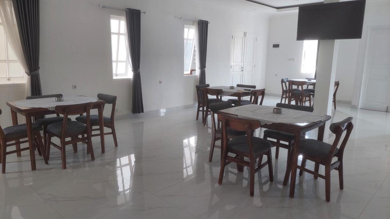 Hotel Wisma Mangurna Dolok Sanggul Exterior photo