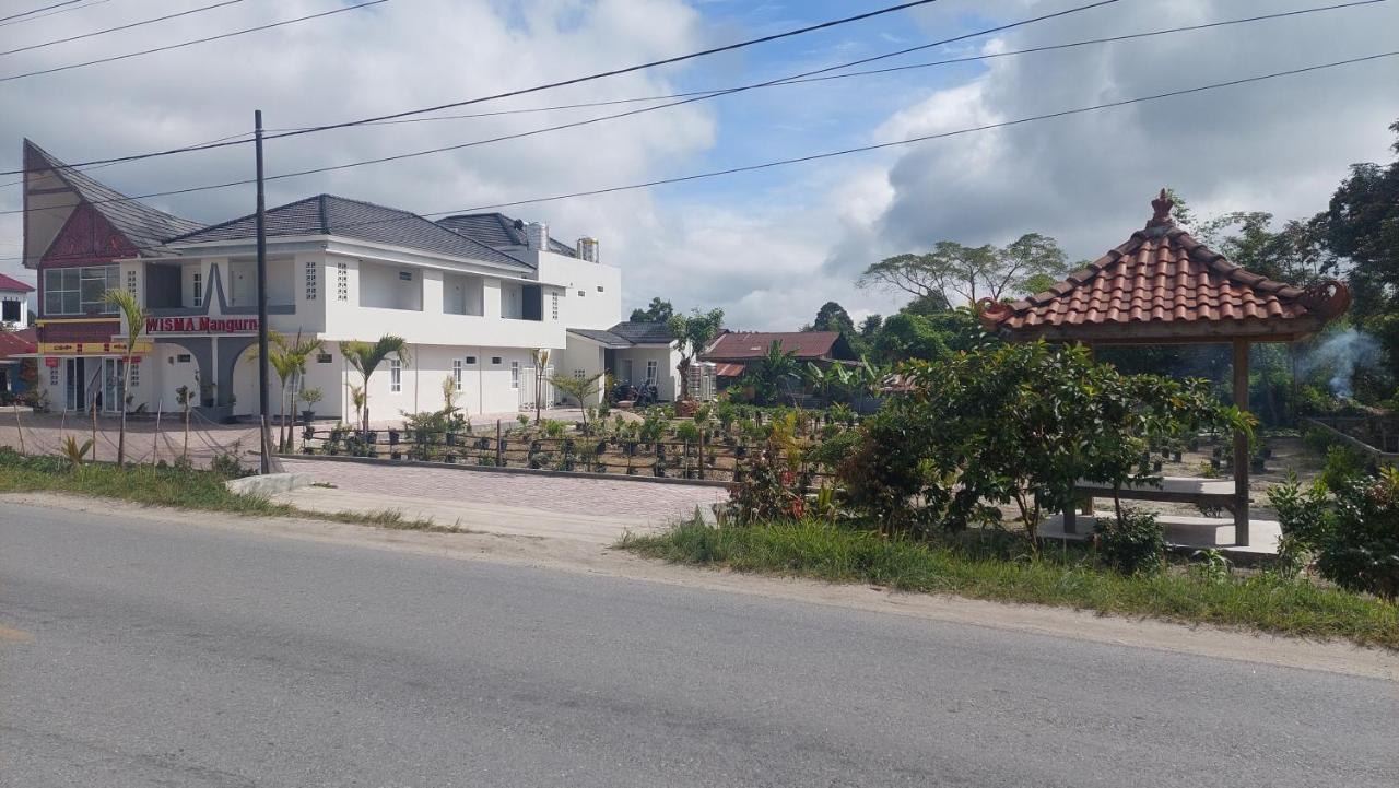 Hotel Wisma Mangurna Dolok Sanggul Exterior photo