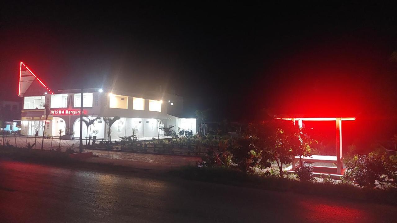 Hotel Wisma Mangurna Dolok Sanggul Exterior photo